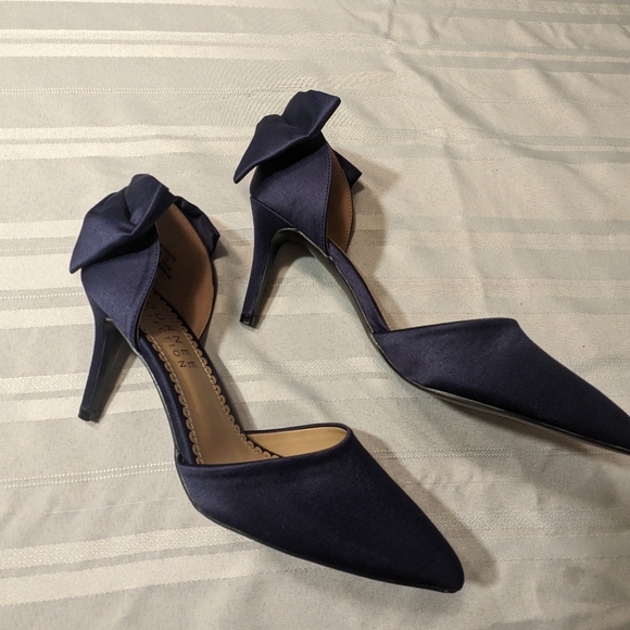 Tanzi Pump from Journee Collection - Picture 7 of 7